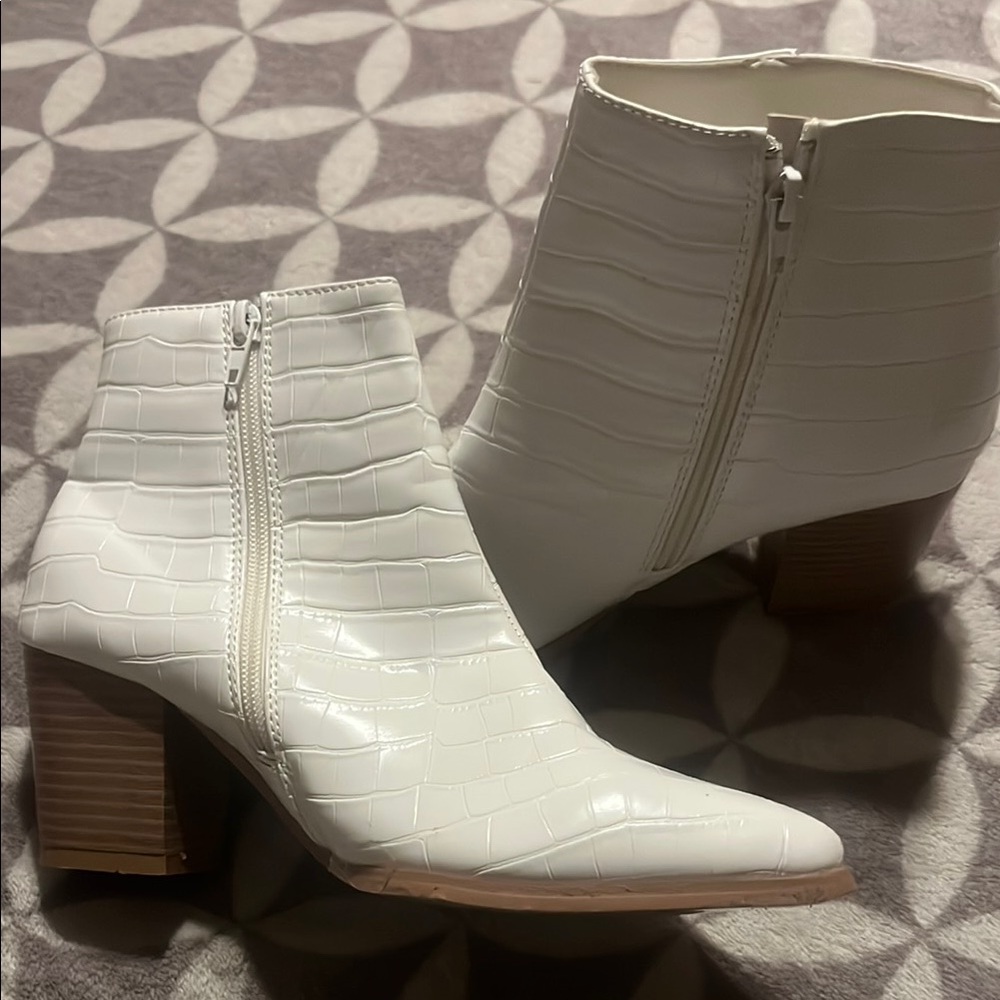 Forever 21 White Croc-Embossed Ankle Booties